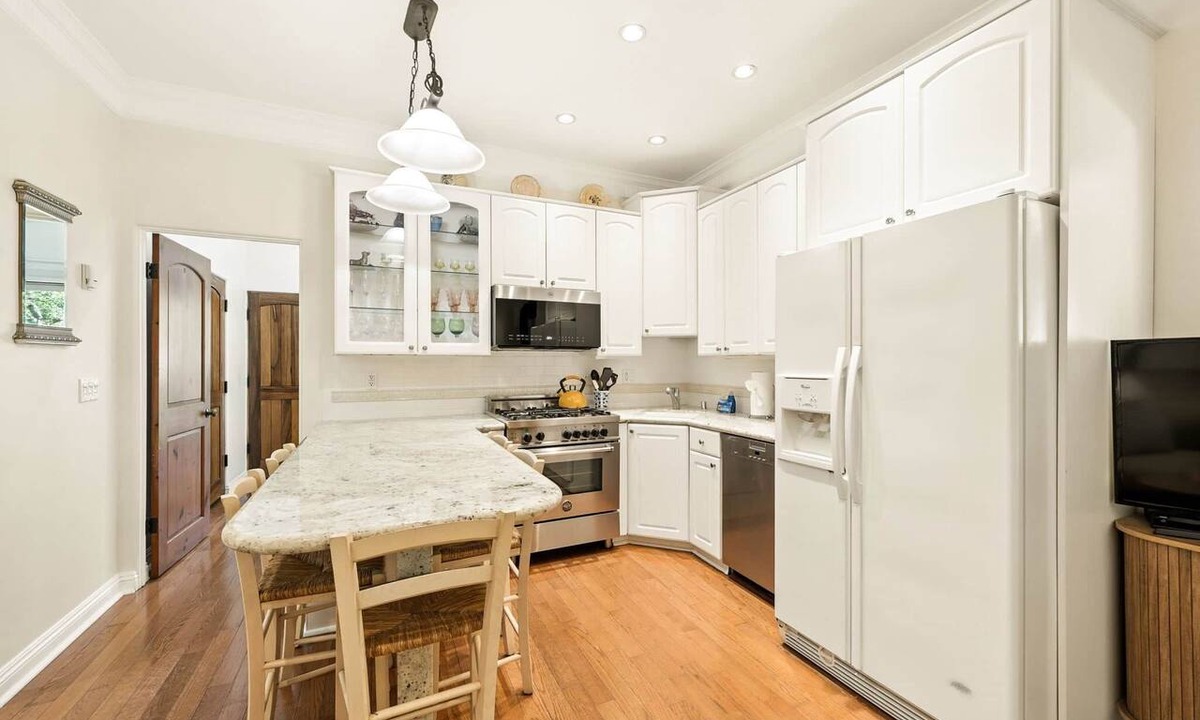 West Beach Apartment | Beach Getaway — 2 blocks to the Beach and Funk Zone