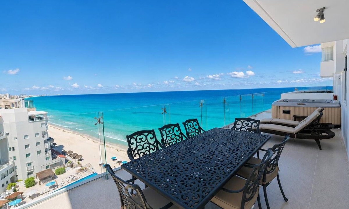 Zona Hotelera Hotel | Beachfront – 16BR/13Bth – Penthouse Combo #31234