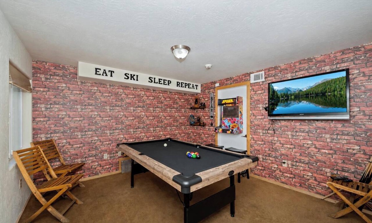 Boulder Bay Cabin | Beautiful Boulder Bay Setting & Lake Views! Game Room! HOT TUB!