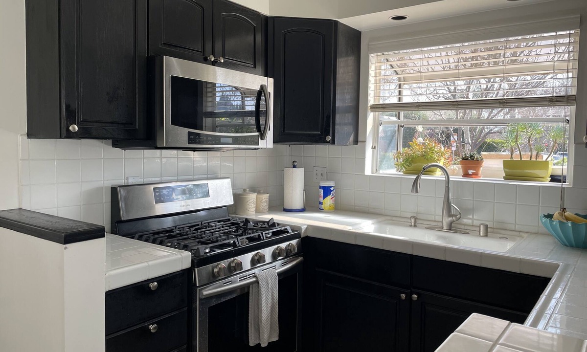 Mid-Wilshire House | Beautiful Duplex in the Heart of LA