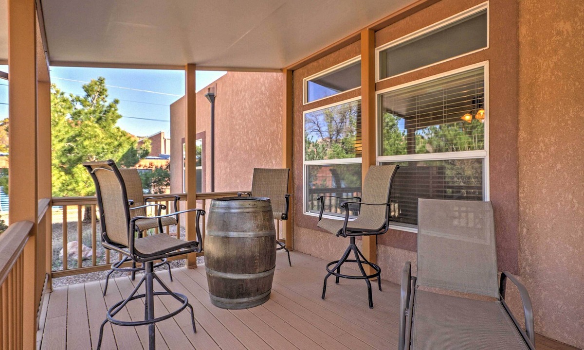 Kanab Cottage | Beautiful Kanab Home w/Yard - Walk to Restaurants