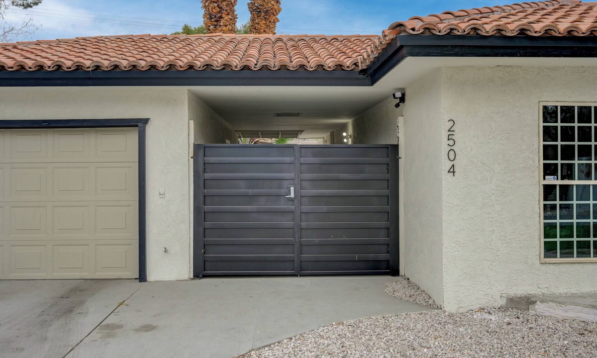McNeil Estates Apartment | Beautiful Studio Casita in Las Vegas, close to Everything!