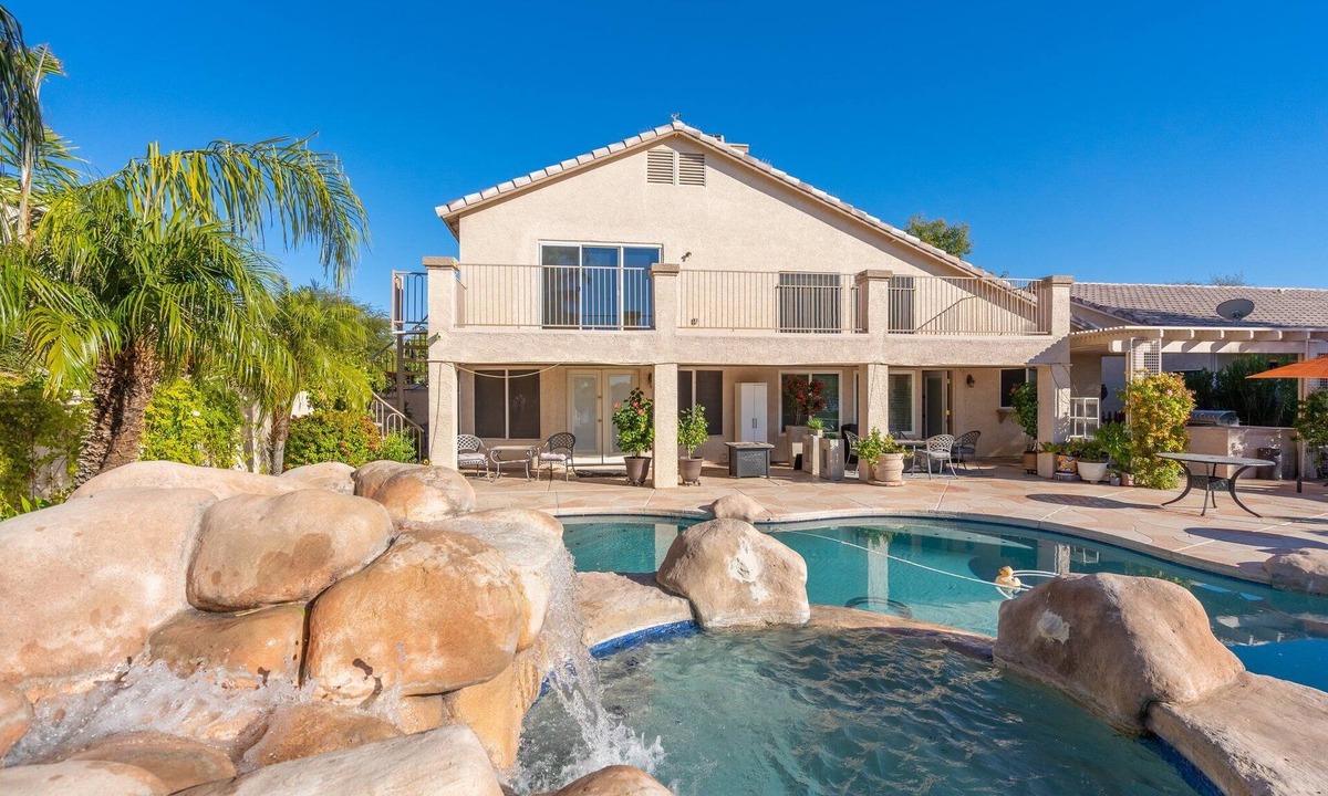 Hamilton Garden Lakes House | Beautiful sunset Lakehouse with with amazing views and heated pool and jacuzzi !