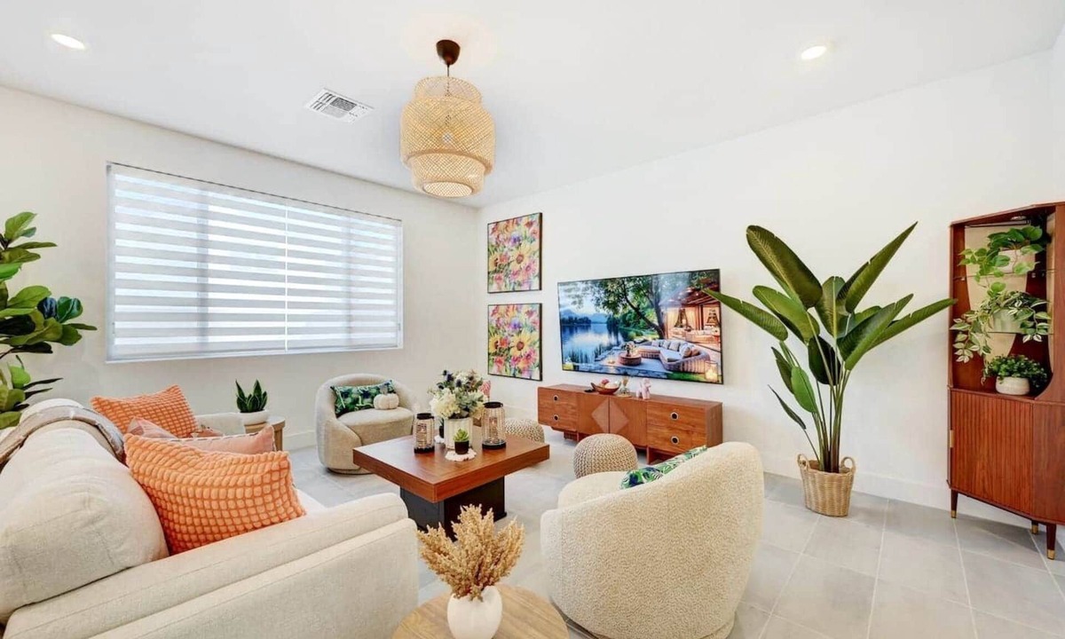Sovana House | Beautiful Villa 6 BR Near Strip Arcade Game Fun