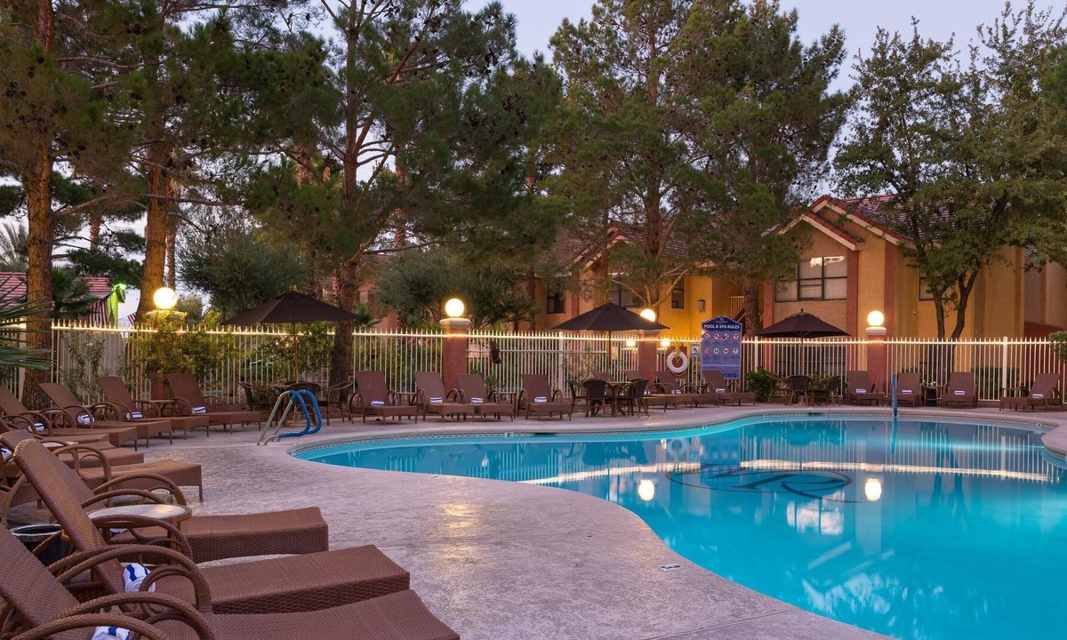 Las Vegas Villa | Beautifully Renovated Condo, Sleeps 4 - Free Shuttle to/from Strip, Outdoor Pool
