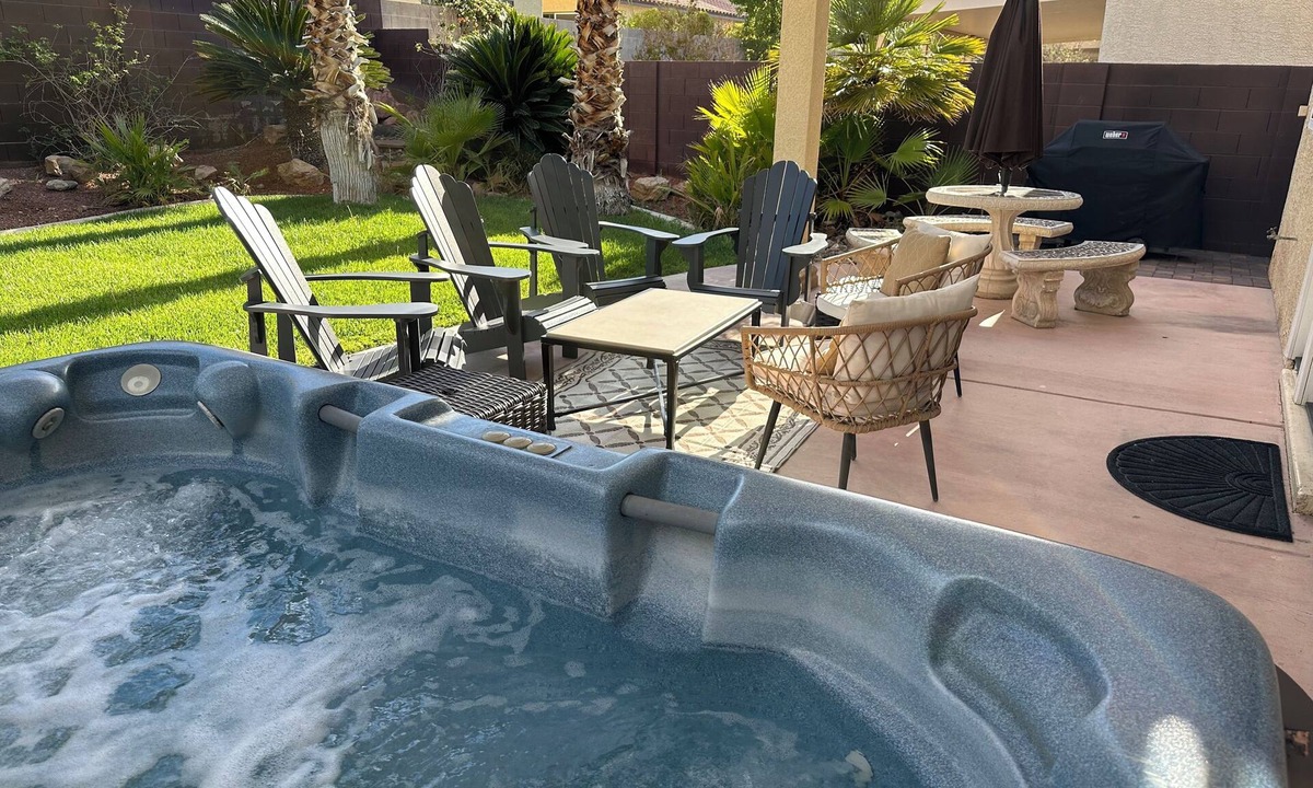 Silverado Ranch House | Best Kept Secret! 4 King Beds ·Hot Tub · 9ft Pool Table · 5 Min to South Point