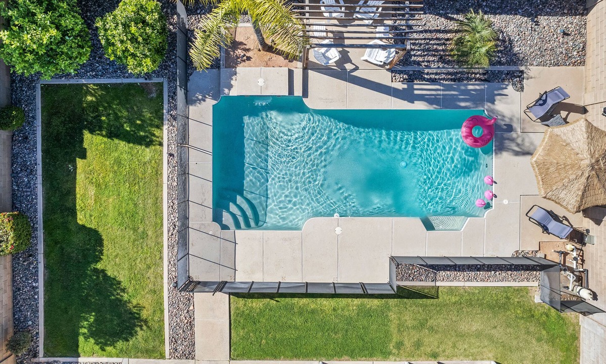 Gilbert House | Best Location in Gilbert - Heated/cooled Pool, 4 Bedroom 'Plus'. TOP RATED!