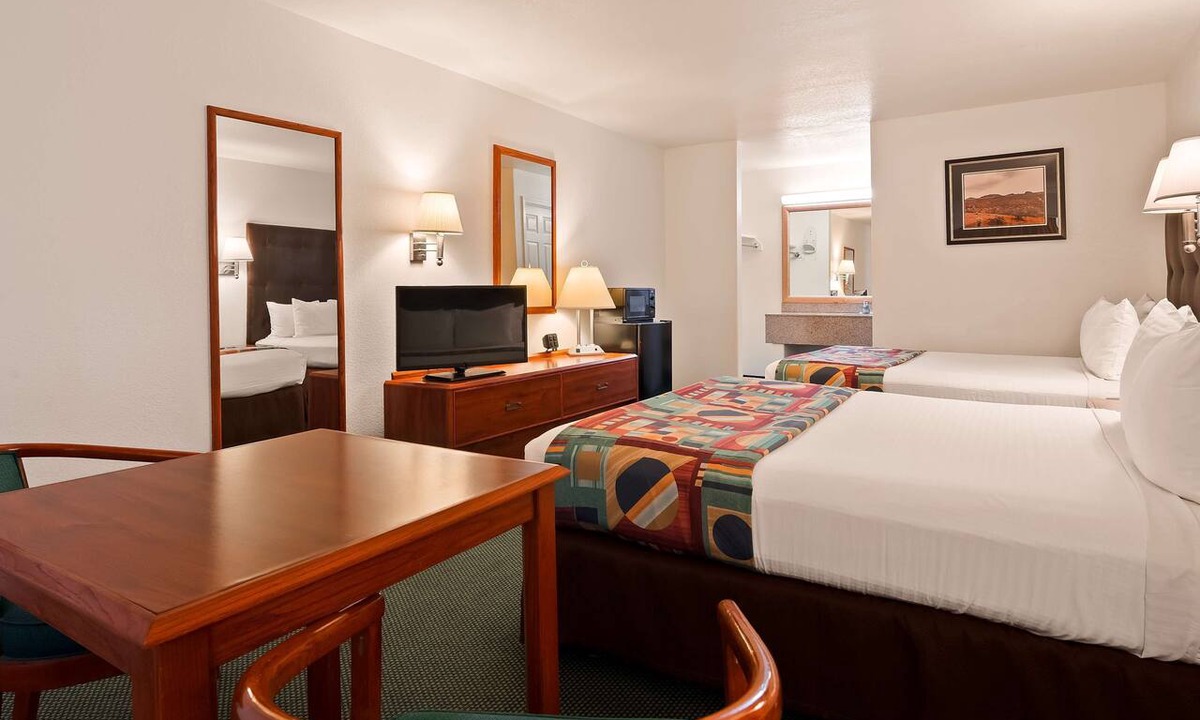 Needles Hotel | Best Western Colorado River Inn