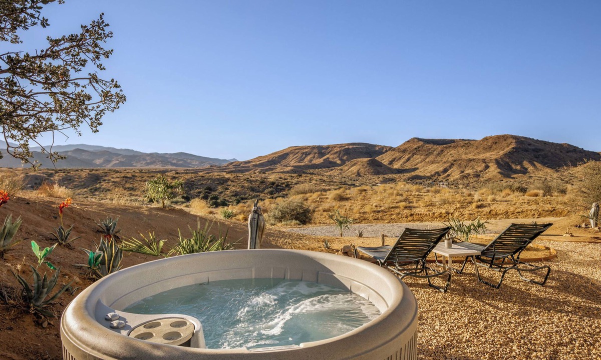 Pioneertown House | Beyond | Walk to Red Dog & Pappy's