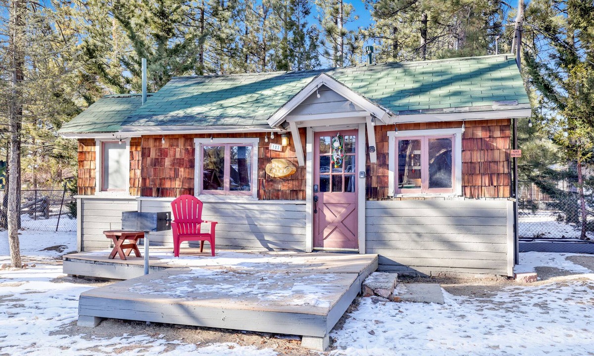Big Bear Lake Cabin | Big Pines Lakeside Studio Cottage at Big Bear Lake