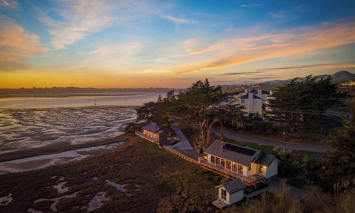 Bodega Bay House | Bodega Shoals Beach Access, Hot Tub & BBQ