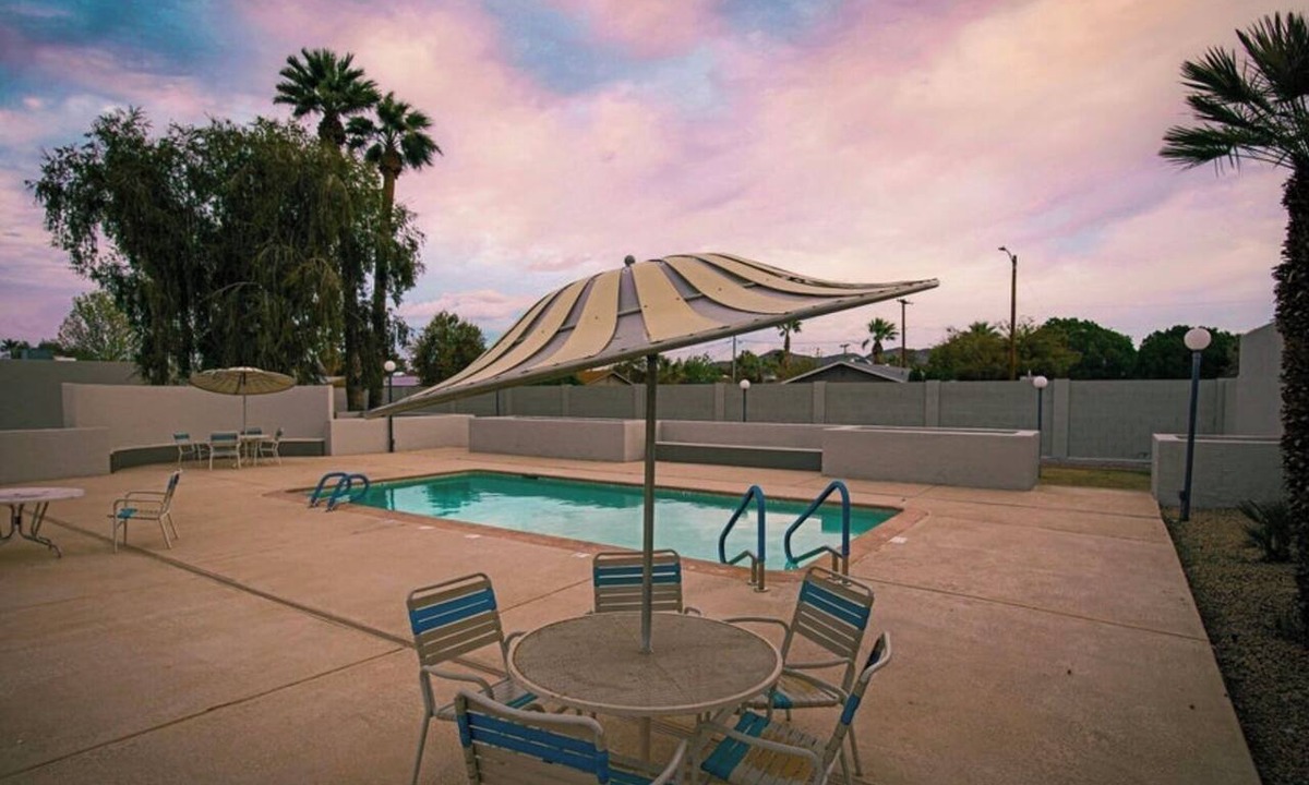 Sands Royal Palm Square Apartment | Boho Haven Studio @Central PHX Private Patio Wi-Fi +Hot Tub +Pool+EV charging