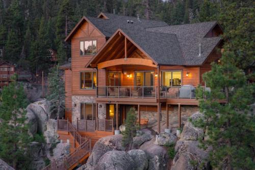 Boulder Bay House | Boulder Cove։ Lakefront Estate