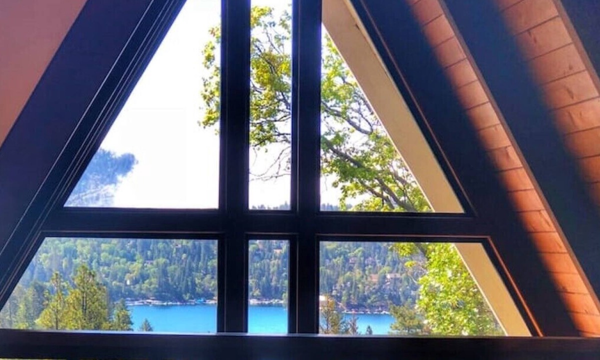Lake Arrowhead Cottage | Breath Taking Lake View free beach and trails