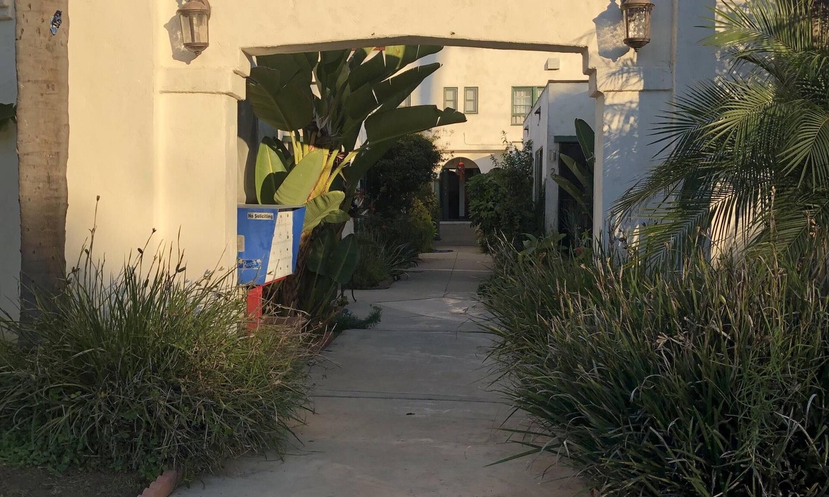 Belmont Heights Apartment | Bungulow on the beach