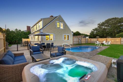 Hyannis House | Cape Escape