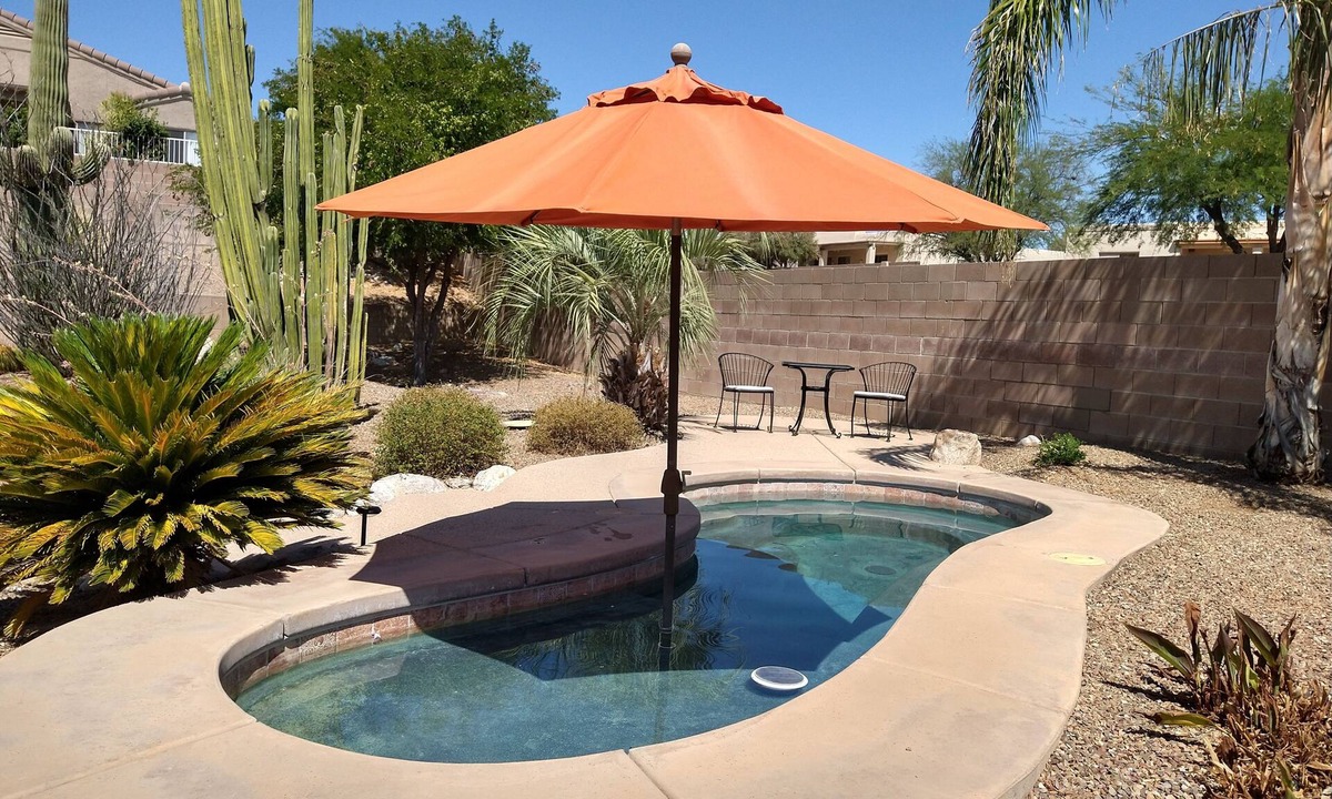 Monterra Knolls House | CASA GRIS-Heated spool-Bring your fur baby! Enjoy Naranja Park and bike trails.