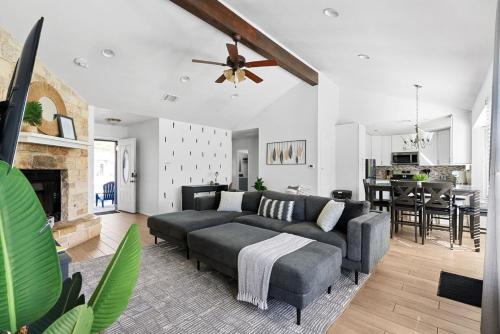 Cedar Park House | Cedar Park 4BR HotTub PingPong