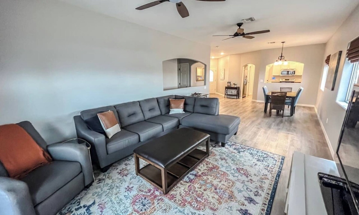 Fort Mohave House | Centrally Located River Home with Mountain Views!