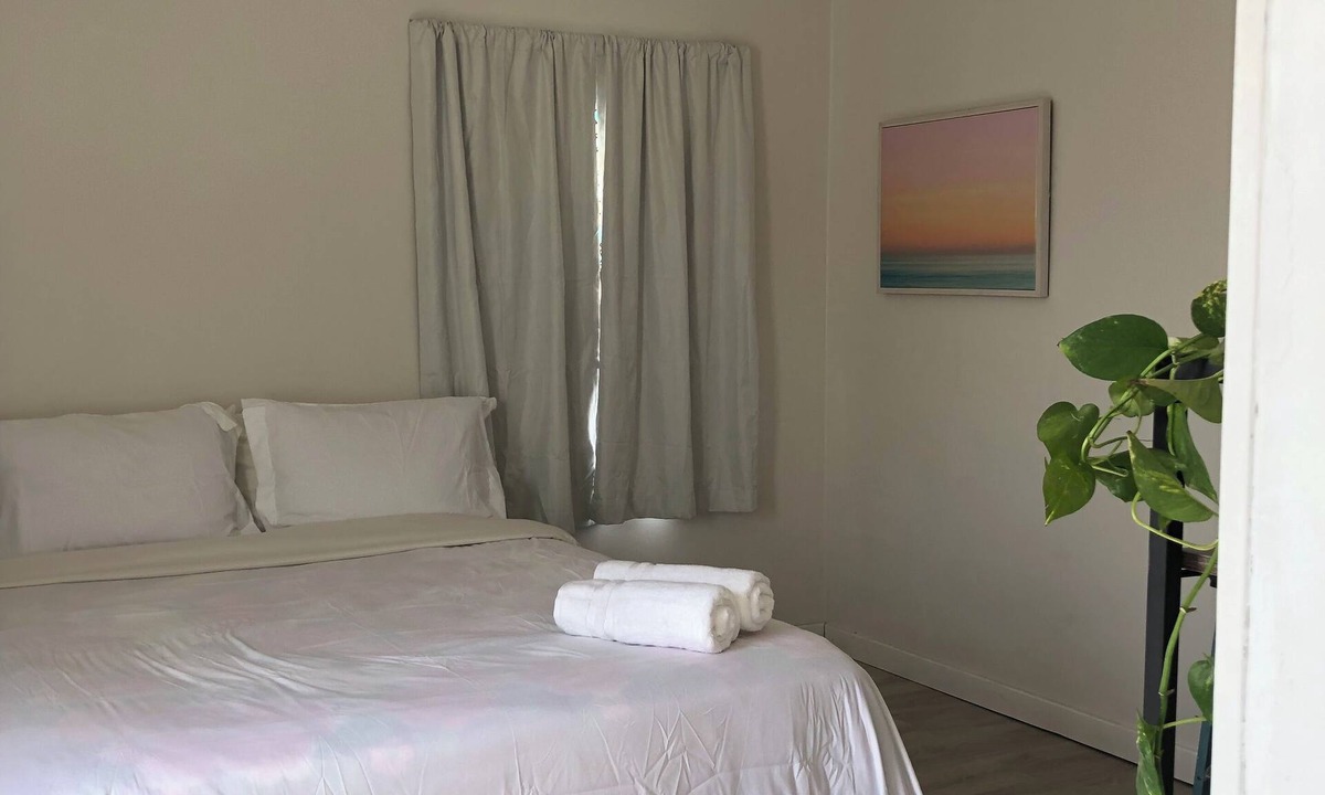 Riviera - Westchester House | Charming 1-bedroom house with WiFi in lovely Bakersfield