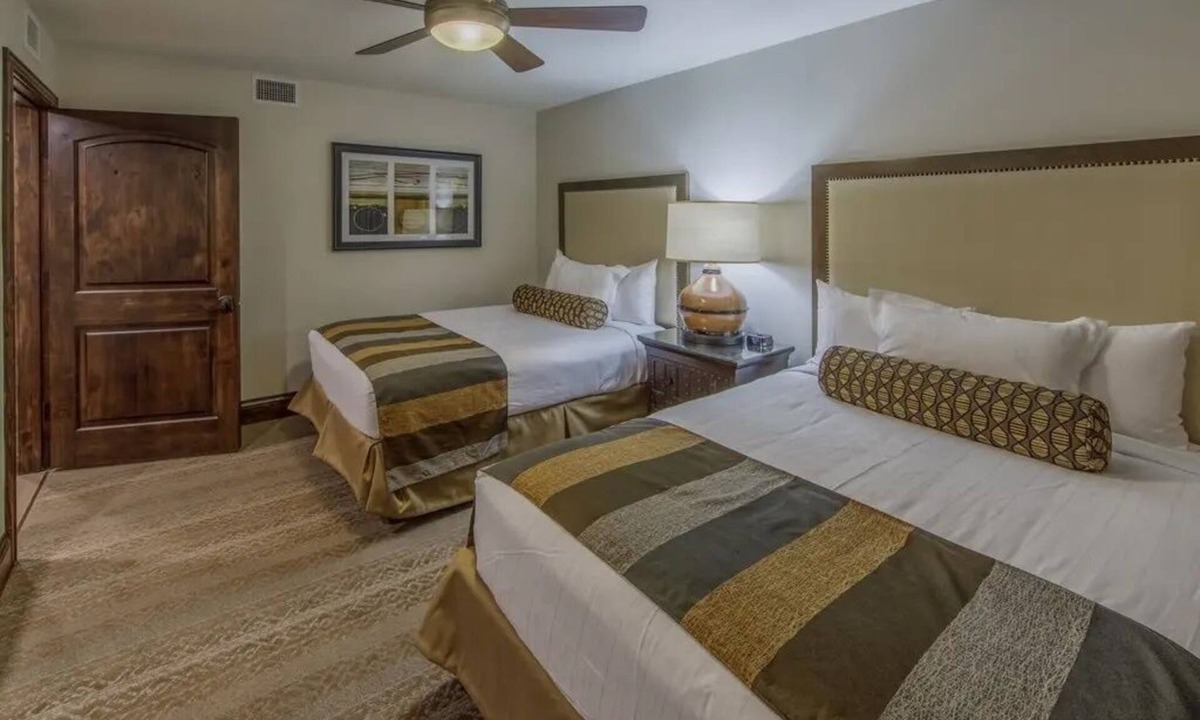 Princess Views Villa | Charming 2-bedroom villa in Scottsdale; 1/2 a block to the Waste Management Open