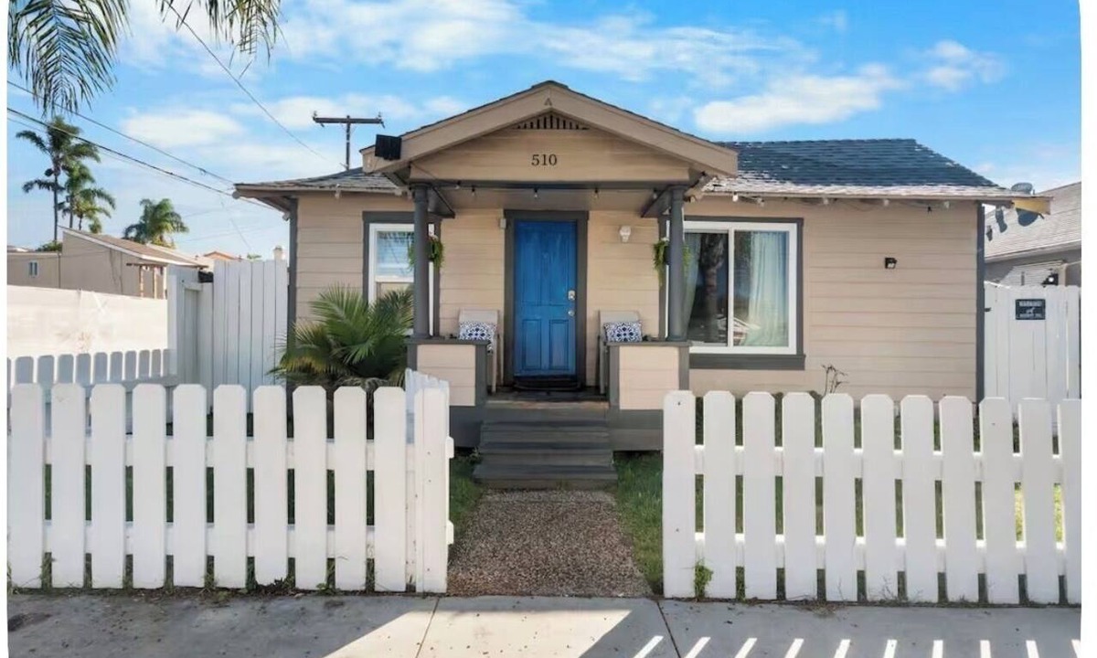 Huntington Beach Cottage | Charming 3-bedroom cottage in Huntington Beach near the shore