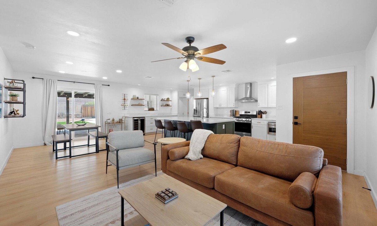 North Mountain House | Charming 3-bedroom house with AC, WiFi in Sunnyslope!