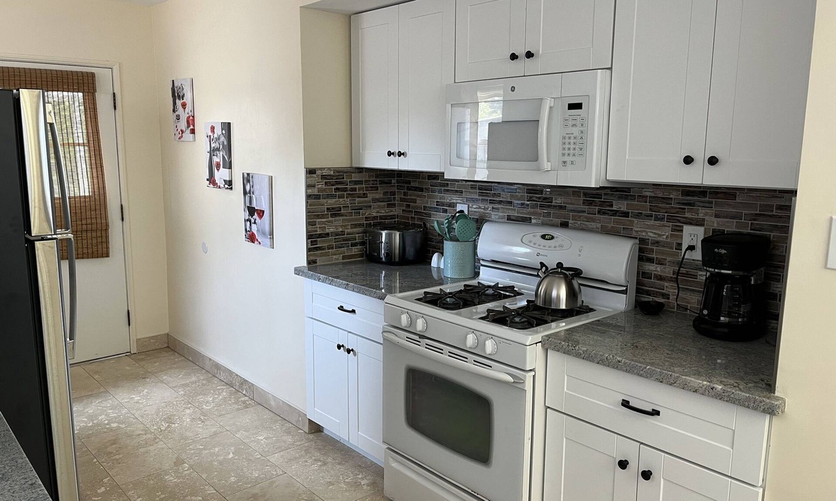 Del Aire House | Charming 3BR/2bth/DEN *Near LAX, SoFi, BEACHES, & all Southern CA has to offer!!