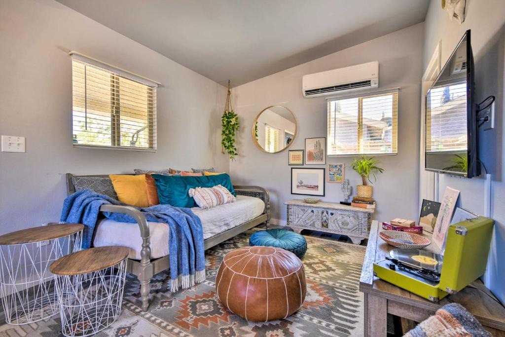 Yucca Valley House | Charming Desert Cottage 11 Mi to Joshua Tree