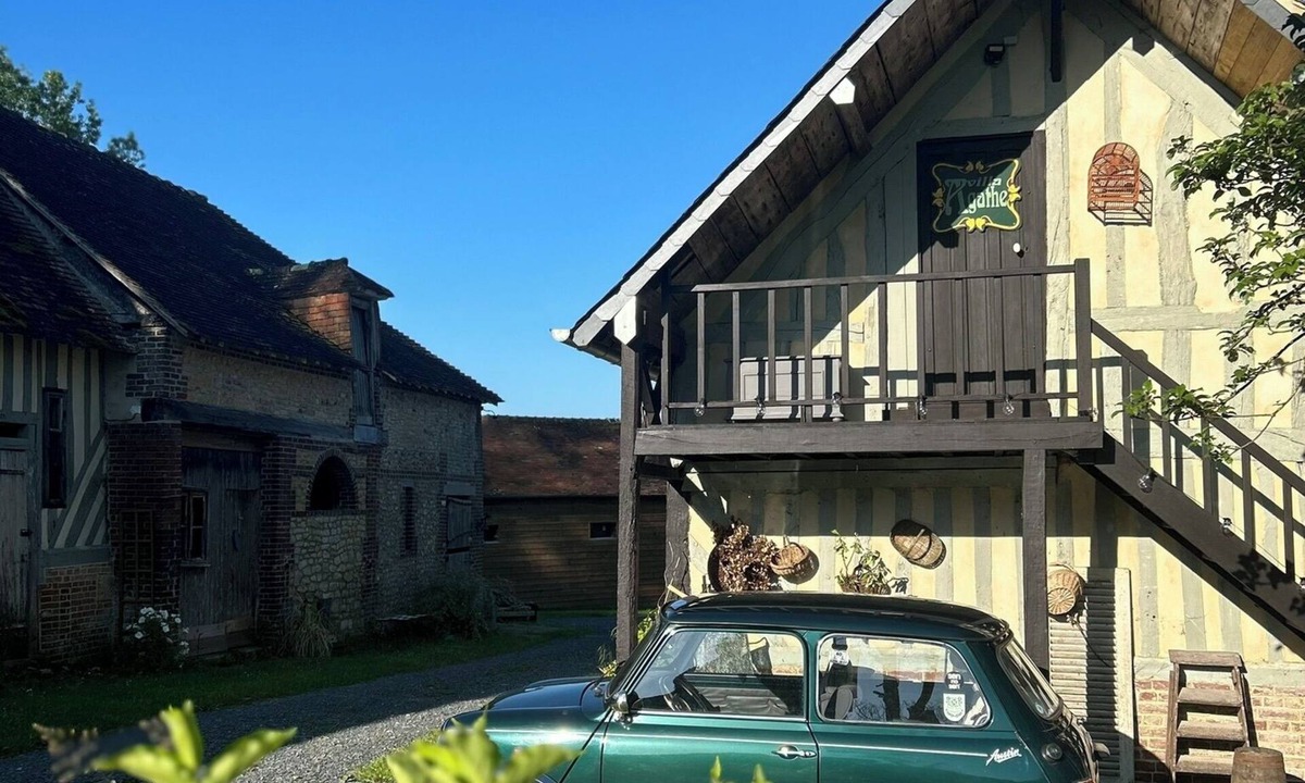 Sainte-Marguerite-de-Viette Apartment | Charming gîte with pool and spa in Normandy