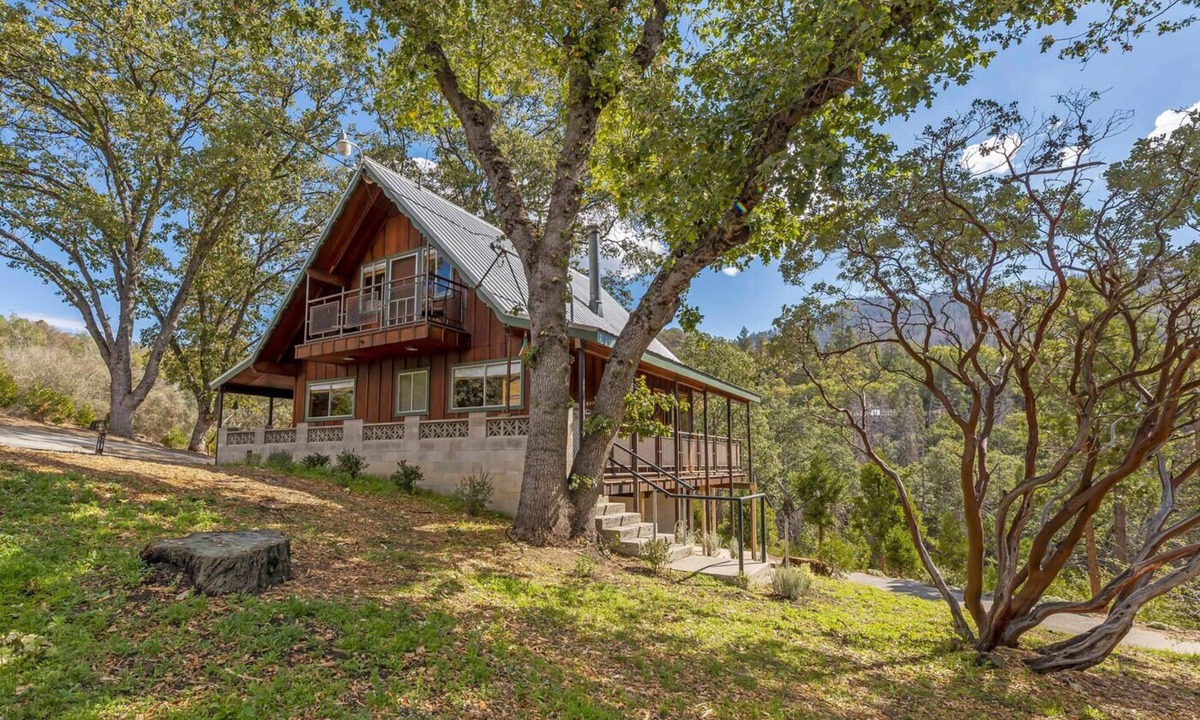 Posey Cabin | Charming Sequoia National Forest Cabin with Breathtaking Views