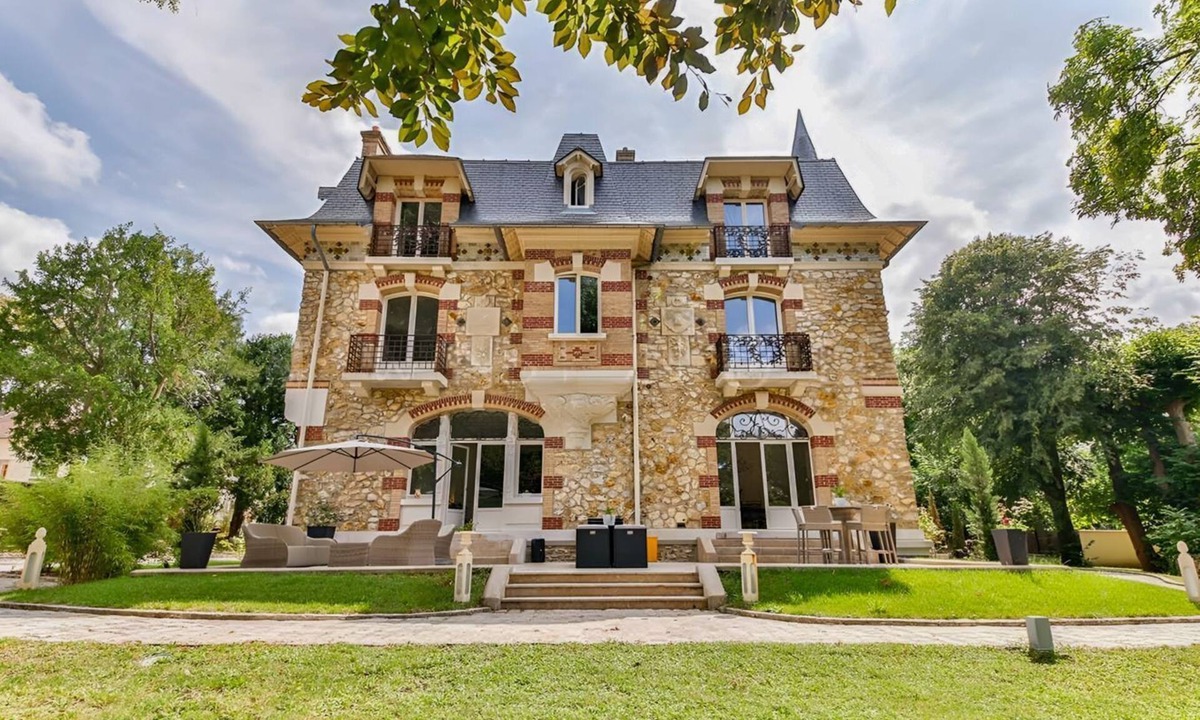 Saint-Leu-la-Foret Villa | Chateau Pernelle - Seven Bedroom Villa, Sleeps 14