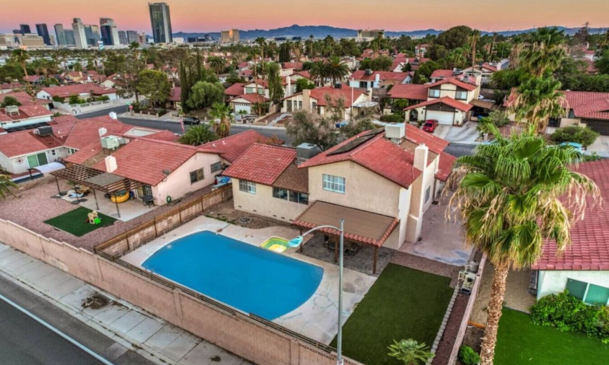 Chinatown House | Chinatown Vegas Pool & Spa Retreat Close to Strip