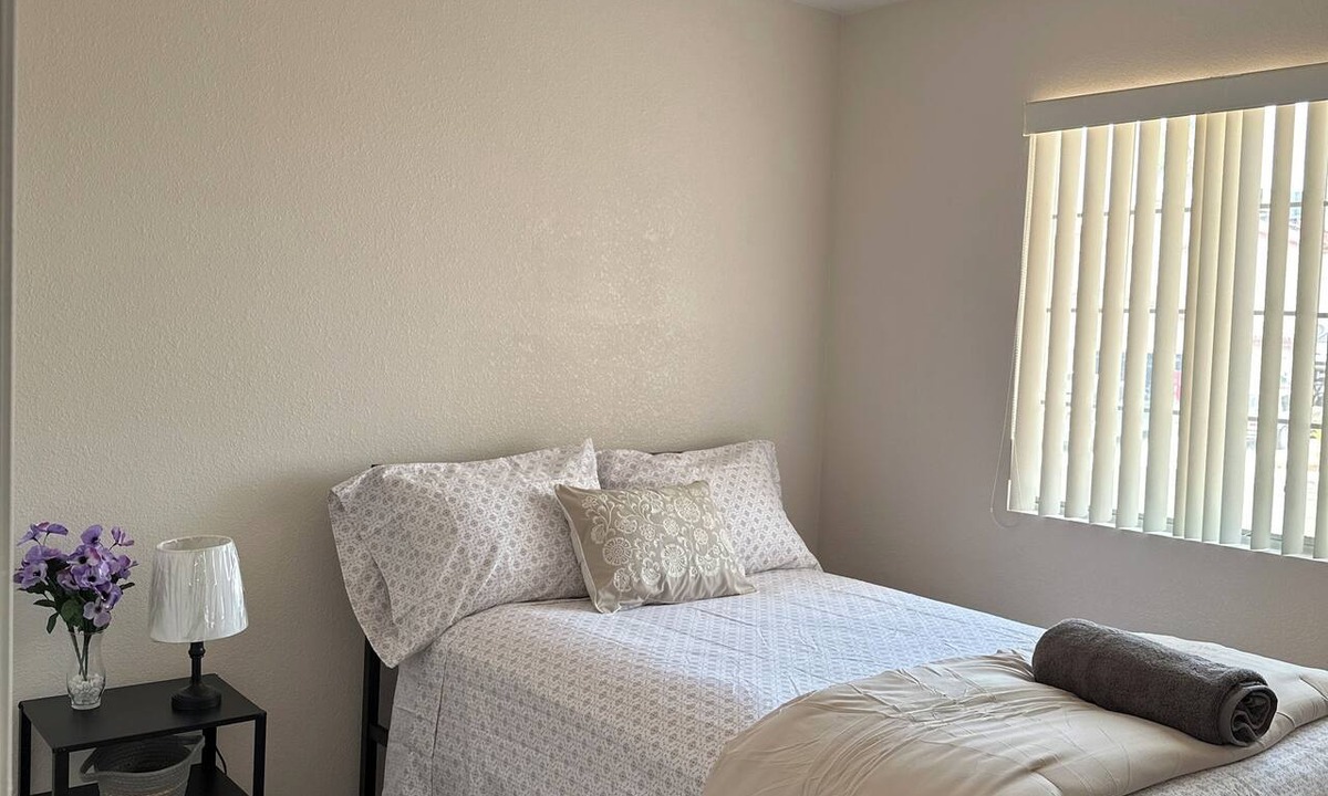 Foothills House | Clean and Cozy 3-bedroom house in peaceful Henderson with AC