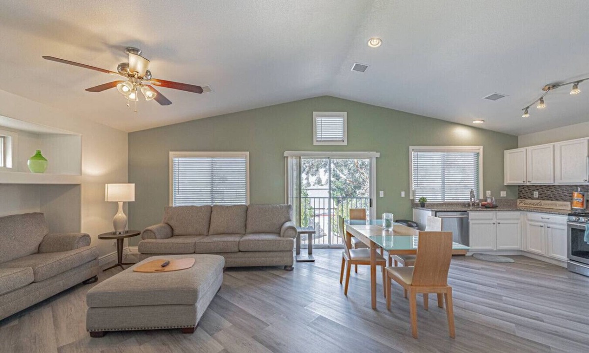 Silverado Ranch House | Clean, Cozy, Quiet! Close to everything! & garage!