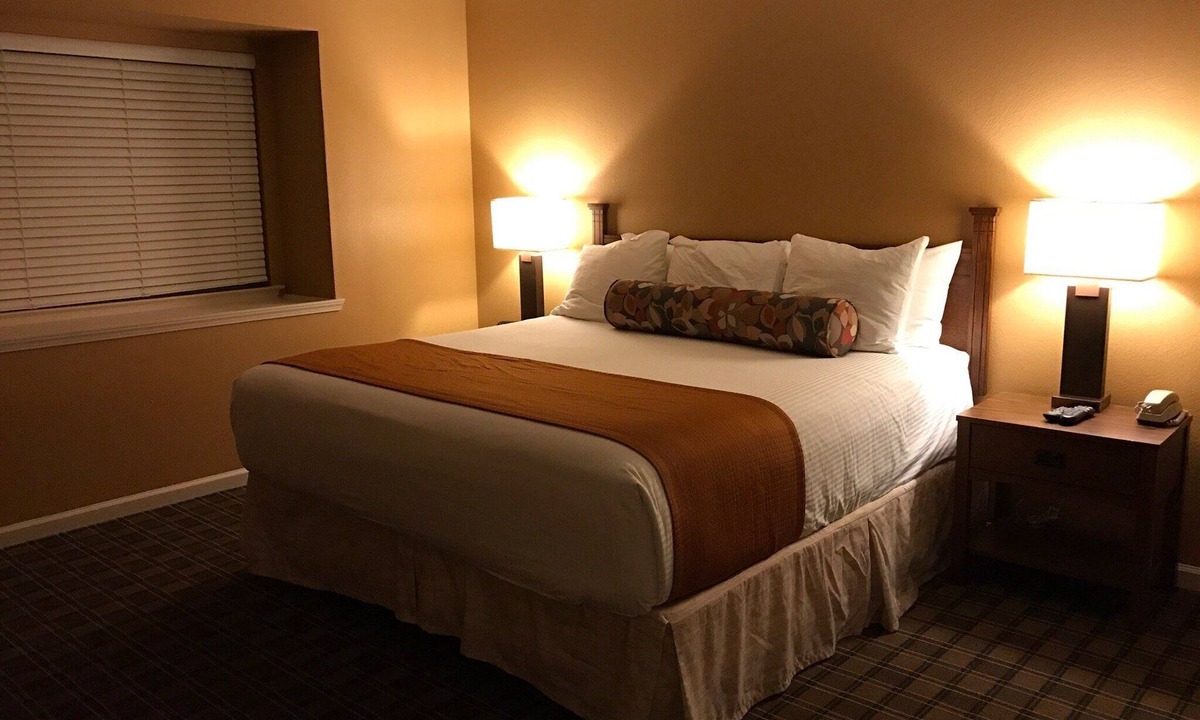 Nice Resort | Clearlake - Watersports by day, wine gems by night