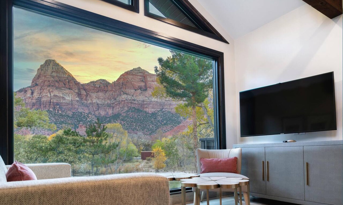 Zion National Park South Entrance Hotel | Cliffrose Springdale, Curio Collection by Hilton
