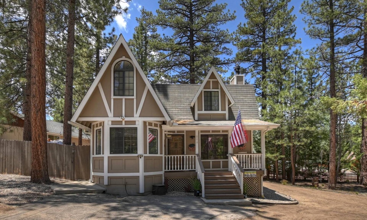 Fox Farm Cabin | Close to the Lake! Fenced Yard! HOT TUB! Boat Parking! Propane BBQ!