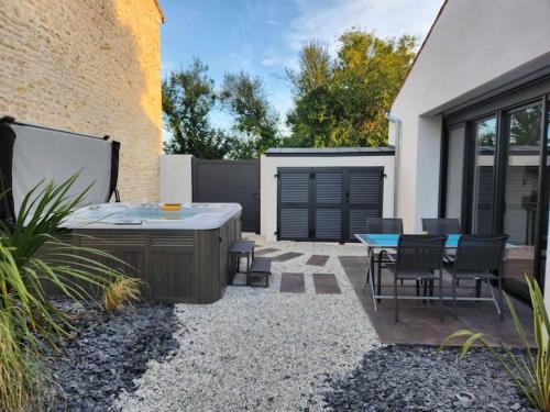 Andilly House | Cocon pour 2 avec jacuzzi