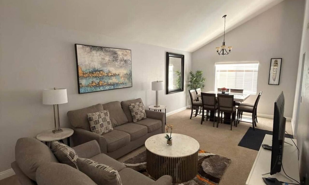 Las Vegas House | Comfortable VILLA ROSA close to Las Vegas Strip