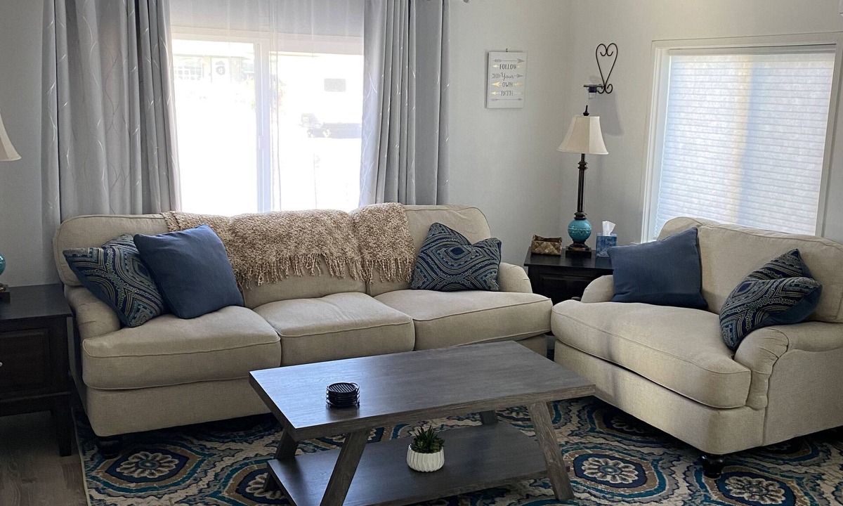 Lone Pine House | Comfy Bungalow