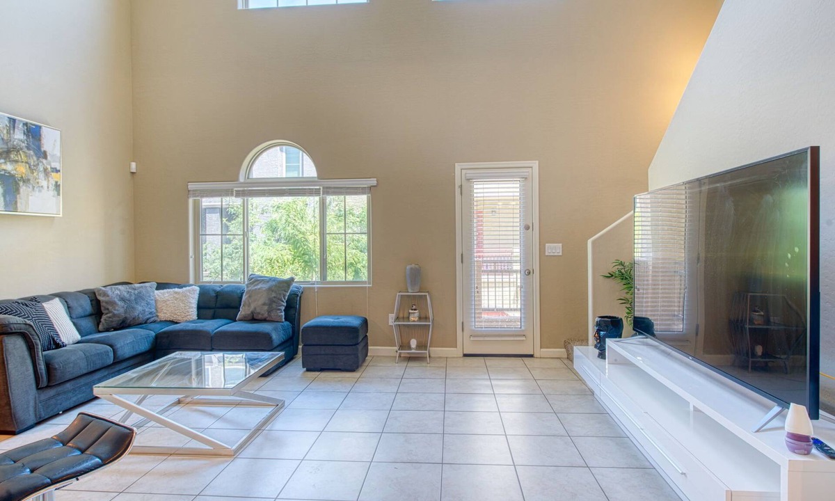 Deer Valley Condo | Contemporary House in gated community with swimming pools.