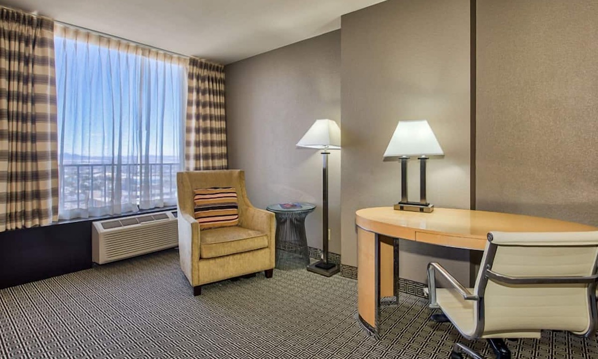 Downtown Las Vegas Hotel | Convenient Las Vegas Stay! Superb Location, Free Parking, Onsite Swimming Pool!