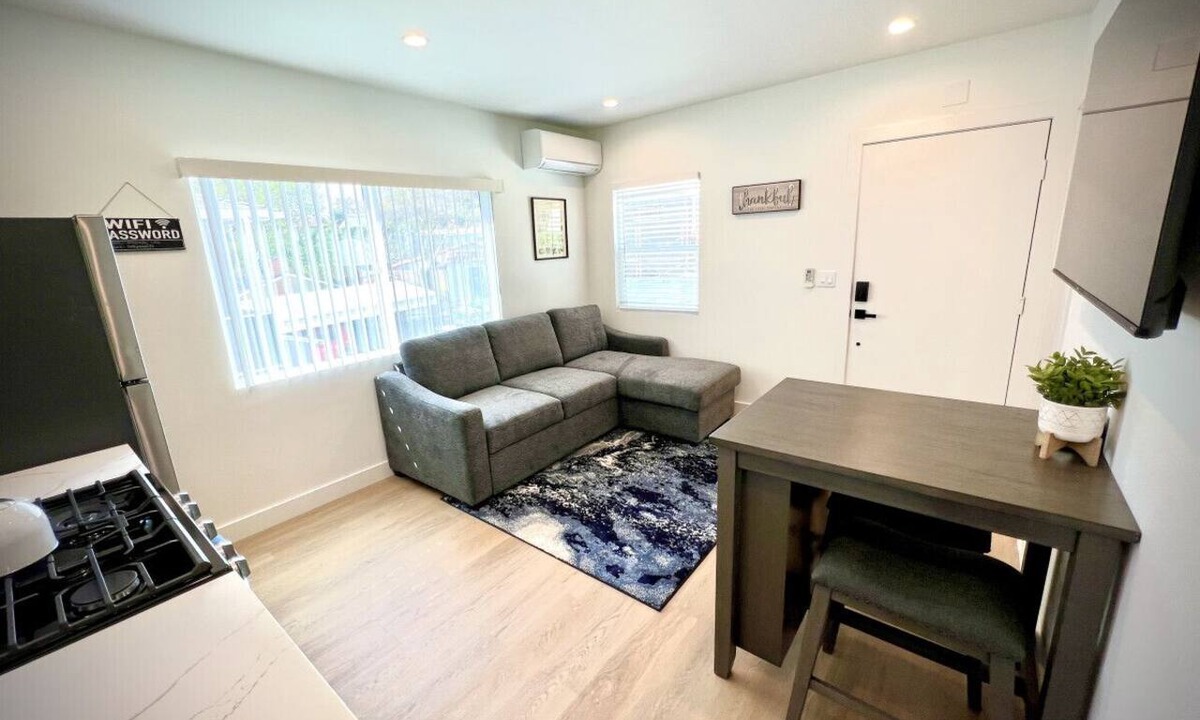 Burbank Apartment | Cozy 1-Bedroom Haven in Beautiful Burbank, near Disney, Warner Bros & Hollywood Attractions
