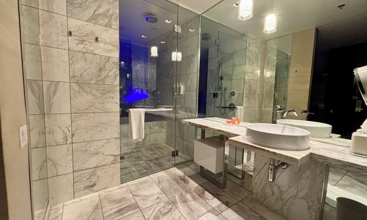 Las Vegas Hotel | Cozy 1-bedroom hotel suite with AC in marvelous Las Vegas view