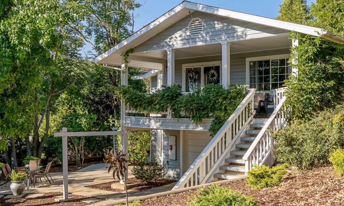 Julian House | Cozy 10 guest, 4 Bedroom, 2 Bath, Pet Friendly, 2-minute walk to downtown Julian
