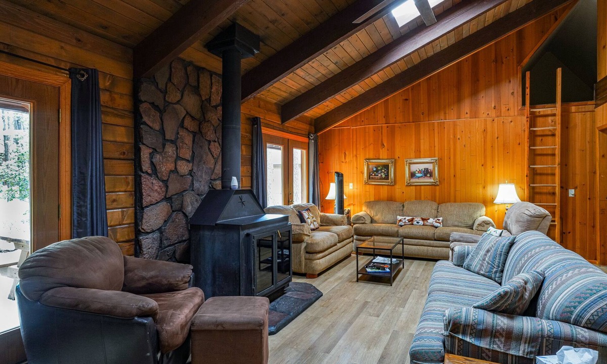 Pinetop Cabin | COZY CABIN IN COUNTRY CLUB WITH FOREST VIEWS-PETS WELCOME!