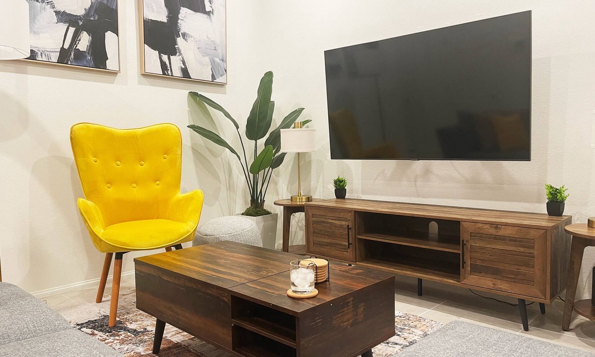 Sovana House | Cozy Charming 3-bedroom home with WiFi, AC close to the Strip and the airport