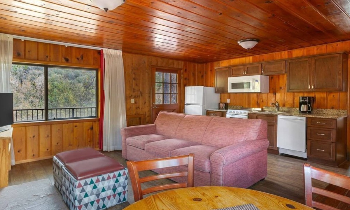 Kohls Ranch Resort | Cozy Condo at Base of Mogollon Rim w/Fireplace, WiFi & Resort Pool