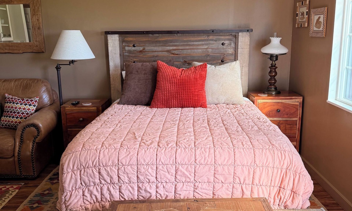 Bicknell House | Cozy guesthouse w/hot tub access, near Capitol Reef N.P. Pet friendly!